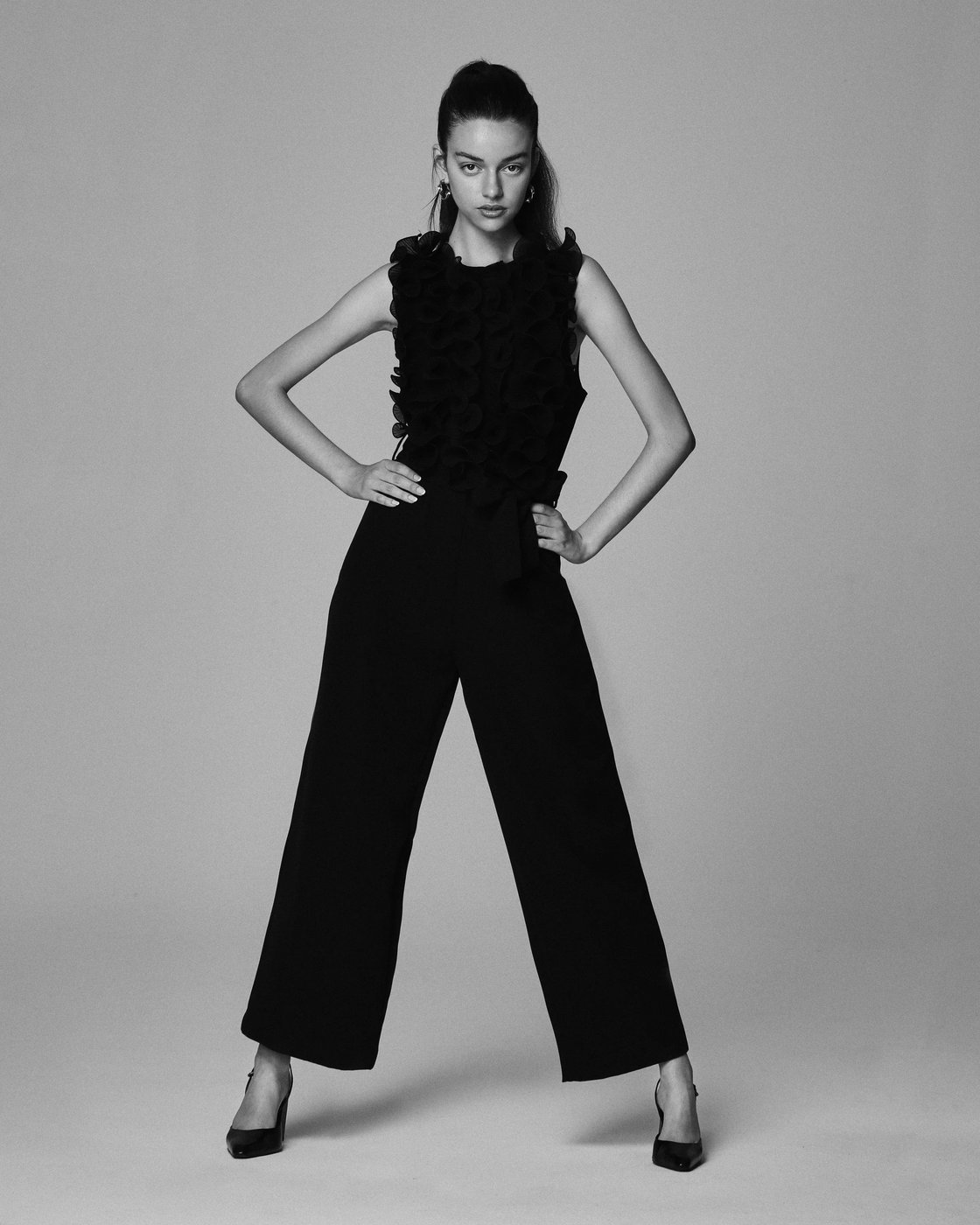 Editorial fashion — Ana, full body, studio