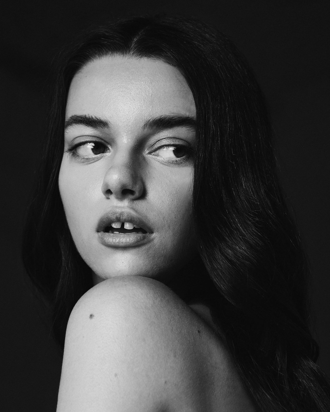 Editorial fashion — Ana, portrait close-up