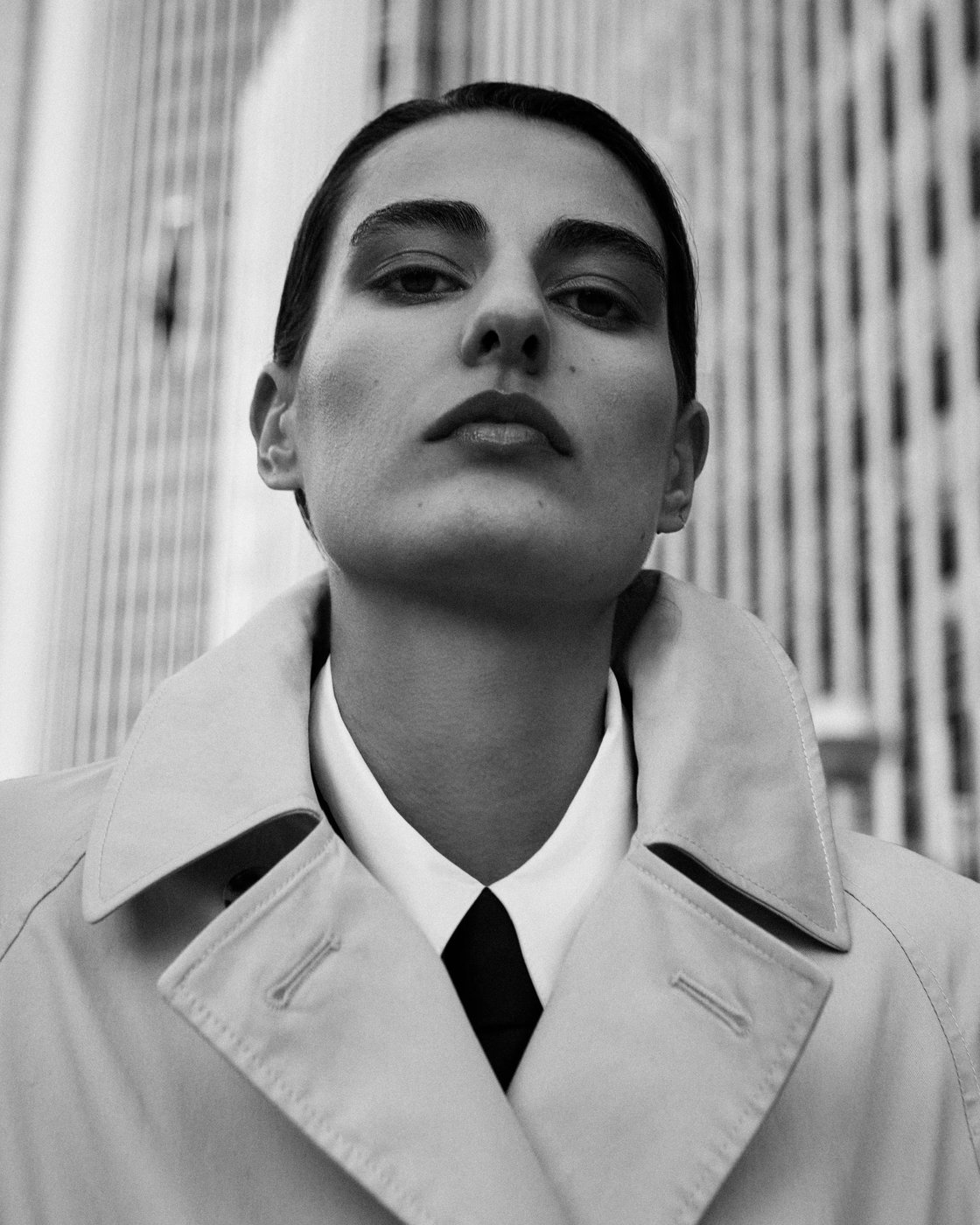 Editorial fashion — Vica in trench coat